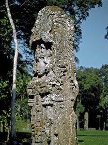 A Nagy tér sztéléjének részlete alkotó: Mayan