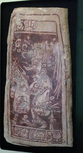 A boltozat fedele K"Awiil Isten festményével és hieroglif szöveggel, Chenes Area, Yucatan, késő klasszikus időszak, i.sz. 600-900 alkotó: Mayan