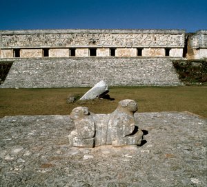 A kormányzói palota látképe, a két jaguár oltára, 9-10. alkotó: Mayan