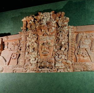 Építészeti maszk, Campeche, Yucatán-félsziget, Mexikó (stukkó) alkotó: Mayan Mayan