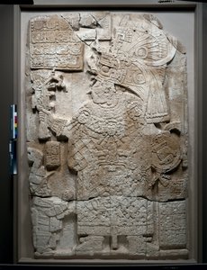 Egy Stela előlapja, klasszikus időszak, "Waka", Guatemala, 692 (mészkő) alkotó: Mayan Mayan