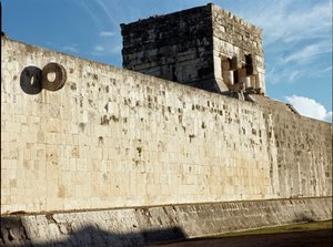 Nagy labdapálya alkotó: Mayan Mayan