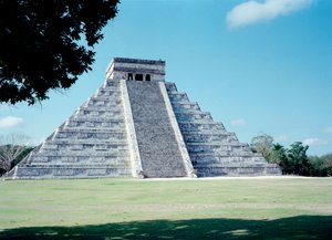 Kolumbiai előtti civilizáció: kilátás Chichen Itza helyére a Yucatan régióban. Maja civilizáció, klasszikus korszak és maja reneszánsz, i.sz. 750-1200. Mexikó alkotó: Mayan Mayan
