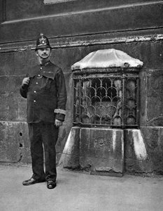 A londoni kő a St Swithins falában, Cannon Street, London, 1926-1927