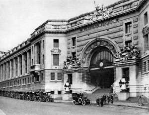 Waterloo pályaudvar, London, 1926-1927.