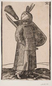 Vastag hasú katona áll, r.-kézzel zsebben, arccal r.-vel; két toll a turbánban; v. oldalkarddal, v. karpajzson tollbokrossal; előtte a földön hadiütő és lándzsa a kereszt felett alkotó: Melchior Lorck