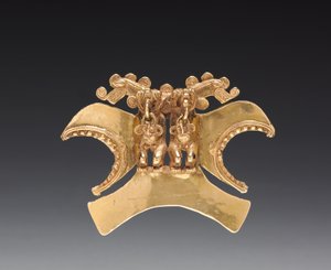 Dupla madárfejű figura medál, c. 1000-1500 (öntött és kalapált arany)