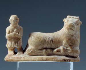 Mezopotámia: egy bika felajánlása egy istenségnek. Mészkő szobor. Sumerból, Dél-Mezopotámiából. Kr.e. 2500-2400. Párizs, Louvre Múzeum alkotó: Mesopotamian Mesopotamian