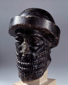 Mezopotámia: Hammurabi nevű dioritba faragott fej. Susától. Homályos. 0,15x0,1 m. Párizs, Louvre Múzeum alkotó: Mesopotamian Mesopotamian