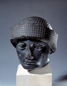 Mezopotámia: fej dioritban Gudea, Lagash város kormányzójának felirata nélkül. Kr.e. 2120 körül. neosumer korszak (kb. Kr. e. 2150-2000). Párizs, Louvre Múzeum alkotó: Mesopotamian Mesopotamian