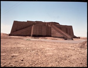 Kilátás a rekonstruált zikkurátra, ie 2050 alkotó: Mesopotamian Mesopotamian