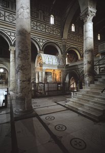 A feszület kápolna (cibórium)