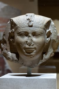 Egy király feje, valószínűleg Seankhkare Mentuhotep III, Kr.e. 2000–1988 (mészkő) alkotó: Middle Kingdom Egyptian
