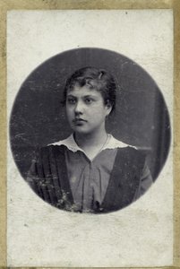 Vintage portré egy fiatal lányról. A felvétel készült 1914 körül év (fotó) alkotó: Mikhail Pogosov