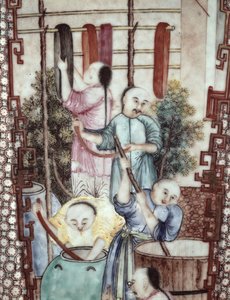 Részlet egy vázából, amely selymet festő férfiakat ábrázol (kerámia) alkotó: Ming Dynasty Chinese School