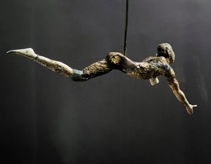 Akrobata (más néven bikaugráló), elefántcsont figura, ie 1700-1400 alkotó: Minoan