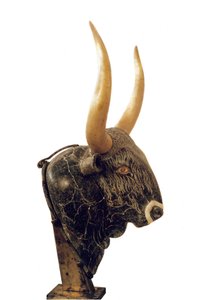 Minószi művészet: rhyton vagy rhyton vagy rhyton (apparátusüveg) bikafej alakban a krétai Cnossos (Knósszoszi) kis palotából. Kr.e. 1550-1500. Heraklion, Régészeti Múzeum alkotó: Minoan