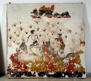 Minószi civilizáció: sáfrányt szedő nők. Freskó a Xeste 3 lustrális medencéjéből Akrotiriben (Thera), Santorini. Homályos. 244x266 cm Kr.e. 16. század Santorini, Akrotiri a Thera freskóinak gyűjteménye