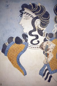 Minószi művészet. A „” Ladies in blue””” freskó részletei. Kék talajon ábrázolt, gazdagon öltözött, gazdagon díszített női alak kompozíciója. Töredékes állapota ellenére ez a falfestmény a gazdagság és a jólét jelentését közvetíti alkotó: Minoan