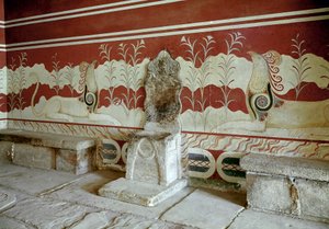 Minószi civilizáció: Minos a Cnossos (Knossos) király palotájának tróntermének kilátása. Kréta – Minószi civilizáció: kilátás Minosz király knósszosi palotájának tróntermére. Kréta, Görögország alkotó: Minoan