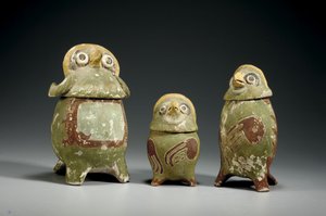 Három Mixtec polikróm terrakotta edény, 900-1200 körül