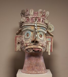 Tlaloc esőisten feje, késő posztklasszikus időszak, 1300-1521 körül (kerámia, tufa, stukkó és festék)