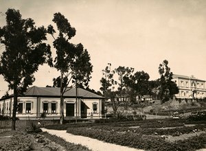 „Birodalom építése” a fasiszta korban: Asmarai tisztviselők köre, 1936.09.05. (f/w fotó) alkotó: Modestino Baldinetti