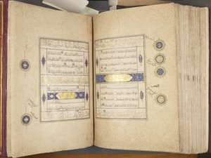 Fol 311 verso 312 recto, Timurid Korán, 1441 (tinta és arany papíron)
