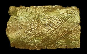 Aranylemez borítás üveg váza alakú emléktáblához alkotó: Mycenaean