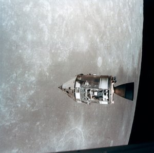 Az Apollo 15 parancsnoki és szervizmoduljai Hold körüli pályán, 1971.
