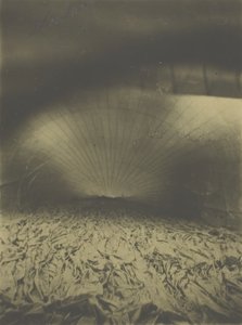 A Le Géant Inflating belseje, 1863. alkotó: Nadar
