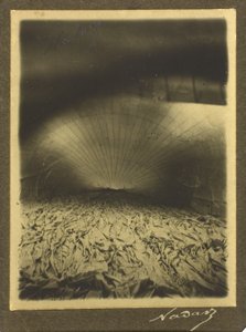 A Le Géant Inflating belseje, 1863 alkotó: Nadar