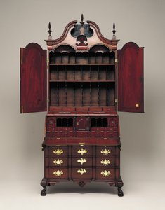Íróasztal és könyvespolc, 1770-76 körül (mahagóni, déli sárga fenyő, keleti fehér fenyő, sárga nyár és sárgaréz) alkotó: Nathaniel Gould