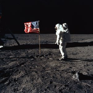 Buzz Aldrin és az Egyesült Államok zászlaja a Holdon, 1969.