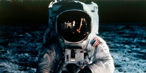 Buzz Aldrin a Holdon, Apollo II küldetés, 1969. július.