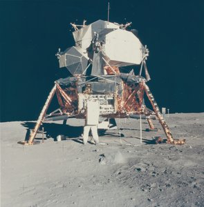 Buzz Aldrin az Apollo 11 Holdmodullal a Holdon, 1969.