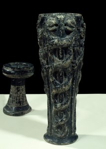 Gudea ivóvázája Ningishziddának. Mezopotámia művészete. neosumer korszak (kb. i. e. 2150-2000) Steatit. Tellótól. Magasság: 0,23 m Musee Du Louvre alkotó: Neo Sumerian Neo Sumerian