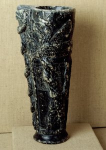 Sumér civilizáció: Gudea herceg (Kr. e. 2141-2122) szteatit ivóvázája. Sárkányokkal és kígyókkal díszítették. Homályos. 23 cm Párizs, Musee du Louvre alkotó: Neo Sumerian Neo Sumerian