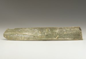 Betakarító kés (hu), Qijia kultúra, ie 2500-2000 körül (jáde) alkotó: Neolithic Period Chinese School