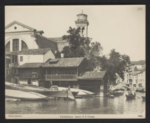 Kilátás a velencei Squero di San Trovaso gondola műhelyére Venezia – Squero di S. Trovaso (cím a tárgyon)