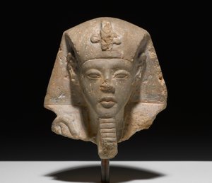Fej egy akhensteni shabtitól, ie 1352-1336 körül (mészkő)