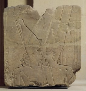 II. Ramszesz átölelő Amon isten, Karnak, ie 1401-1213 körül (homokkő)