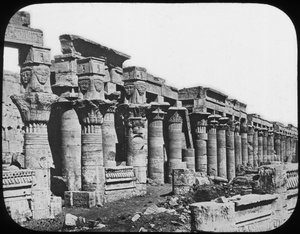 Colonnade, Philae Temple, Egyiptom, 1890 alkotó: Newton and Co