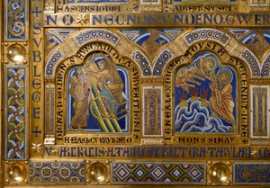 Nicolas de Verdun (kb. 1130/50-1205) aranyból és enamaille-ból készült verduni oltár: jelenetek az Ó- és Újszövetségből: Illés mennybemenetelét és Mózest a törvénytáblázatot átvevő részlet. 12. századi Klosterneuburg Bécs, Ausztria