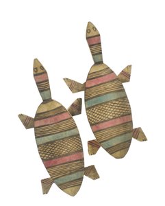 Vörösre, zöldre és feketére festett geometrikus mintákkal díszített faragott teknős figurák, Hausa People, Kano, Észak-Nigéria (festett fa)