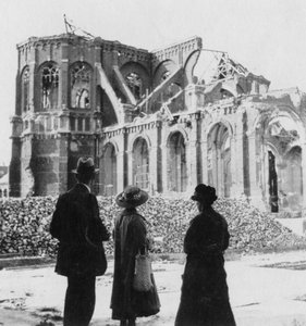 Károk a Notre Dame templomban, Armentières, Franciaország, I. világháború, c1914-c1918