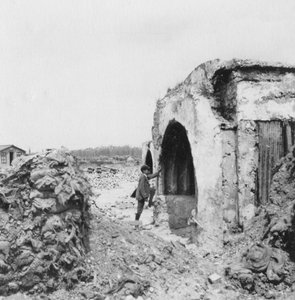 Betonból és hullámkartonnal bélelt ásó, I. világháború, c1914-c1918