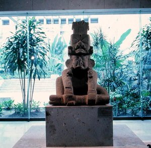 1. emlékmű a San Martin Pajapanból, Klasszikus előtti időszak (kő) alkotó: Olmec Olmec