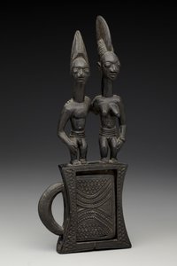 Tükörtok, 1938 előtt (fa és tükör) alkotó: Olowe of Ise