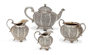 Repousse négyrészes teáskészlet, 19. század vége (ezüst) (lásd még: 996381) alkotó: Oomersi Mawji